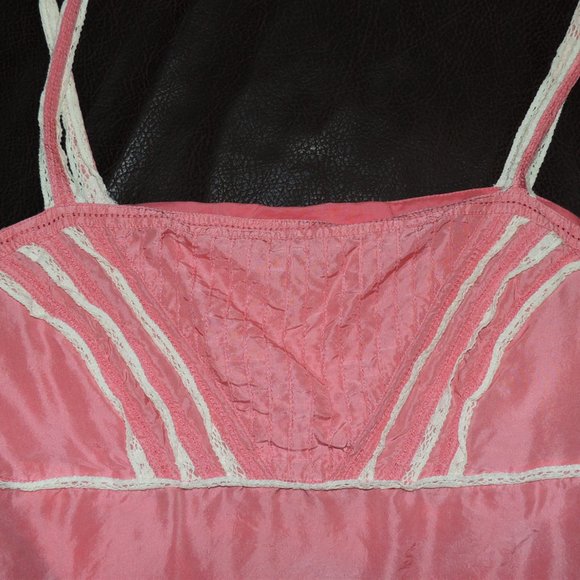 Ann Taylor Pleated Eyelet & Lace Front Panel Tank - Picture 2 of 4